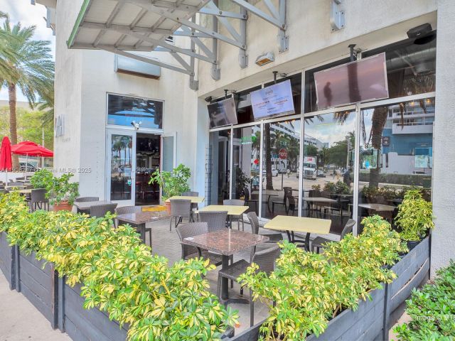 1-bedroom condo for sale in Miami - 1750 N Bayshore Dr 4503 - MondialRealty