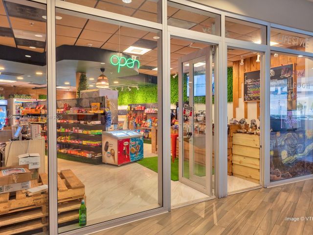 1-bedroom condo for sale in Miami - 1750 N Bayshore Dr 4503 - MondialRealty