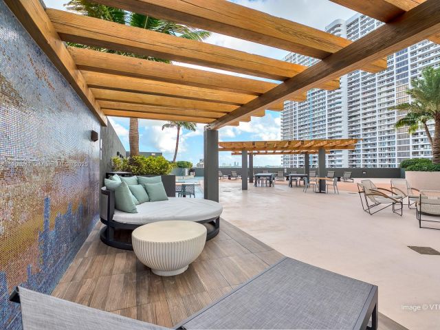 1-bedroom condo for sale in Miami - 1750 N Bayshore Dr 4503 - MondialRealty