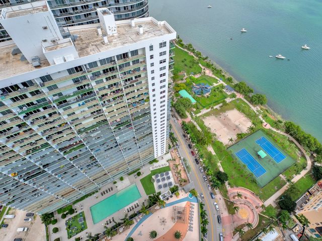 1-bedroom condo for sale in Miami - 1750 N Bayshore Dr 4503 - MondialRealty