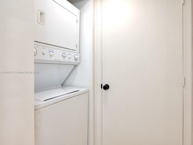 1-bedroom condo for sale in Miami - 1750 N Bayshore Dr 4503 - MondialRealty