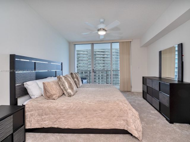 1-bedroom condo for sale in Miami - 1750 N Bayshore Dr 4503 - MondialRealty