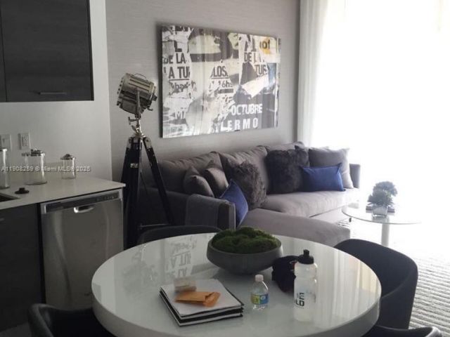 1-bedroom condo for sale in Miami - 151 SE 1st St 903 - MondialRealty