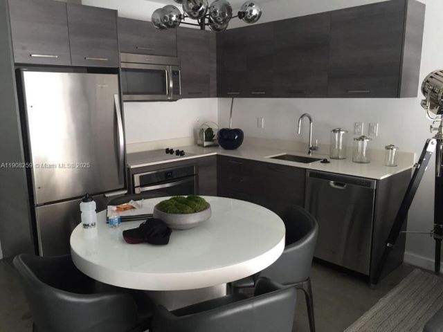 1-bedroom condo for sale in Miami - 151 SE 1st St 903 - MondialRealty