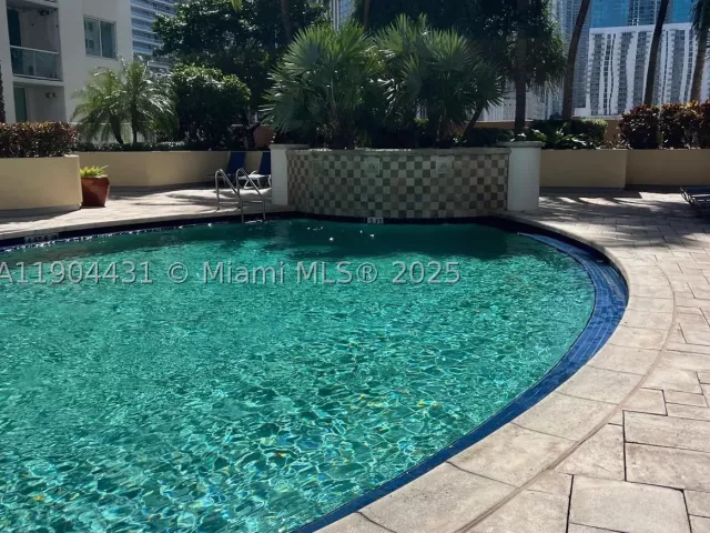 2-bedroom condo for sale in Miami - 244 Biscayne Blvd 303 - MondialRealty
