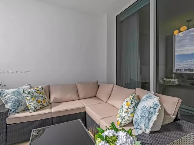 1-bedroom condo for sale in Sunny Isles Beach - 18201 Collins Ave 1408 - MondialRealty