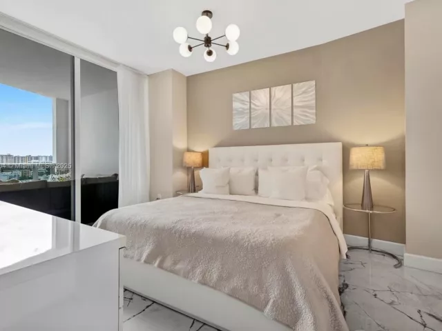 1-bedroom condo for sale in Sunny Isles Beach - 18201 Collins Ave 1408 - MondialRealty