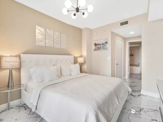 1-bedroom condo for sale in Sunny Isles Beach - 18201 Collins Ave 1408 - MondialRealty
