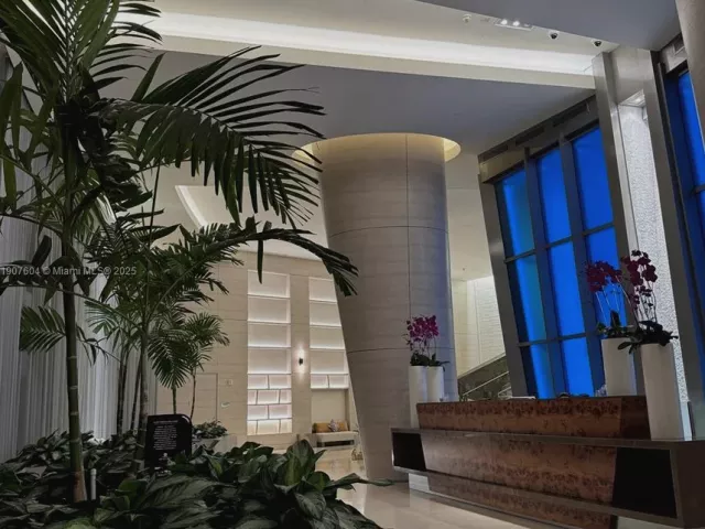 1-bedroom condo for sale in Sunny Isles Beach - 18201 Collins Ave 1408 - MondialRealty