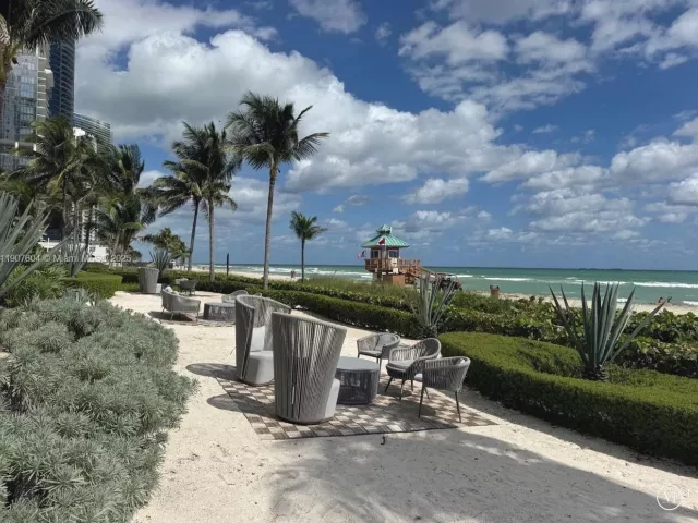 1-bedroom condo for sale in Sunny Isles Beach - 18201 Collins Ave 1408 - MondialRealty