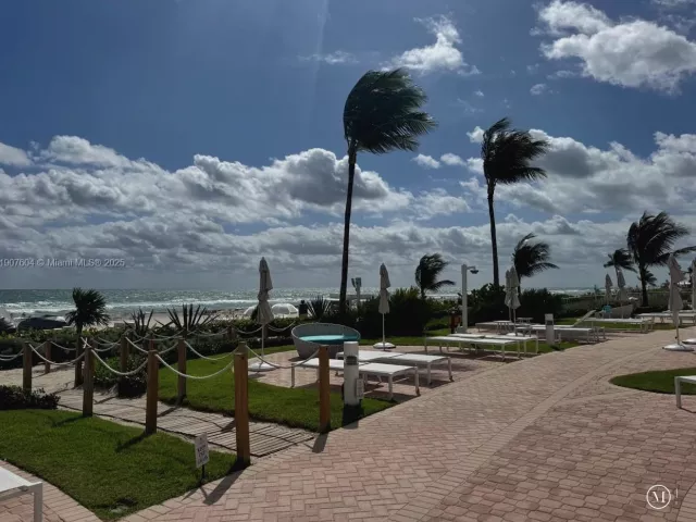 1-bedroom condo for sale in Sunny Isles Beach - 18201 Collins Ave 1408 - MondialRealty