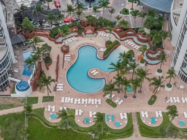 1-bedroom condo for sale in Sunny Isles Beach - 18201 Collins Ave 1408 - MondialRealty