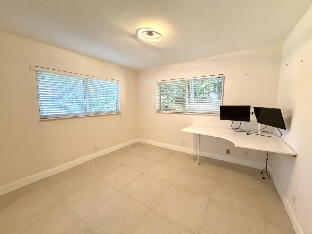 Home for rent at 376 SW 2nd Street - photo 6830170