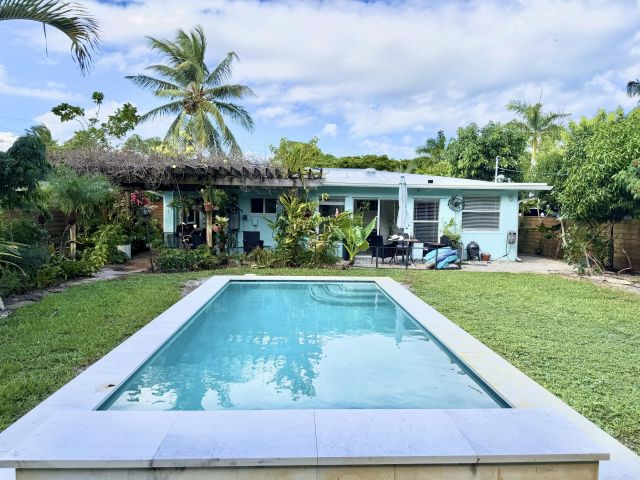 Home for rent at 376 SW 2nd Street - photo 6830173