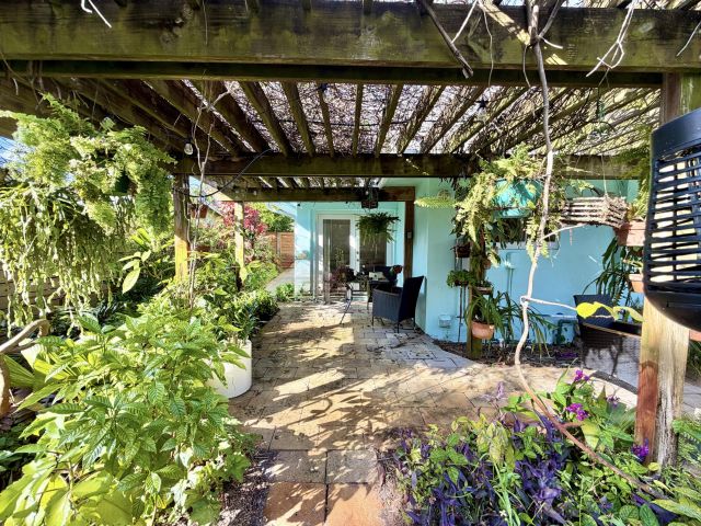 Home for rent at 376 SW 2nd Street - photo 6830176