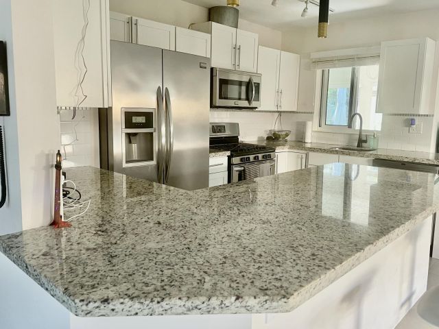 Home for rent at 376 SW 2nd Street - photo 6830180