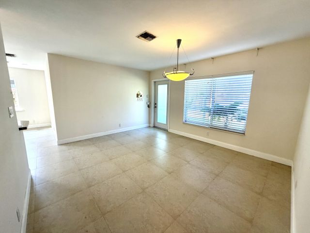 Home for rent at 376 SW 2nd Street - photo 6830183