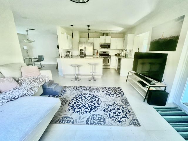 Home for rent at 376 SW 2nd Street - photo 6830185