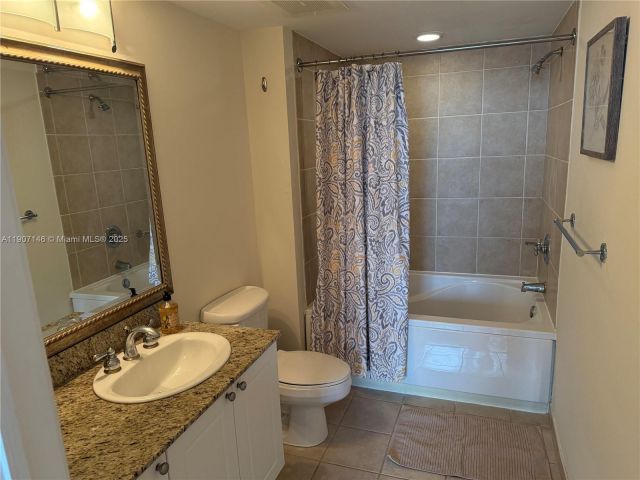 2-bedroom condo for rent in Aventura - 19501 W Country Club Dr 1405 - MondialRealty