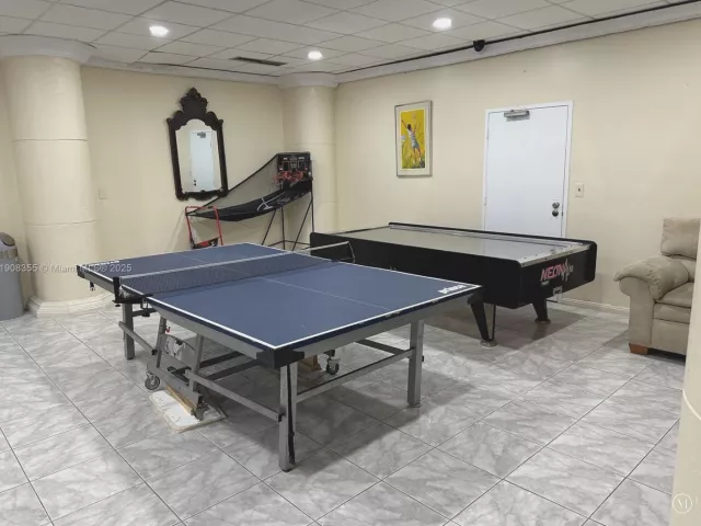 2-bedroom condo for sale in Hollywood - 3725 S Ocean Dr 1517 - MondialRealty