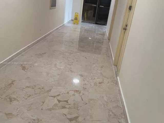 2-bedroom condo for sale in Hollywood - 3725 S Ocean Dr 1517 - MondialRealty