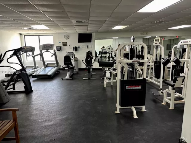 2-bedroom condo for sale in Hollywood - 3725 S Ocean Dr 1517 - MondialRealty