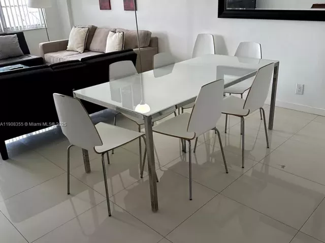 2-bedroom condo for sale in Hollywood - 3725 S Ocean Dr 1517 - MondialRealty