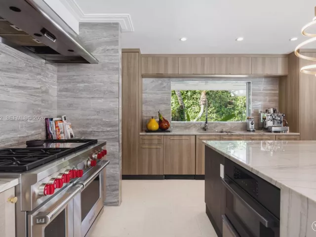 5-bedroom home for sale in Bay Harbor Islands - 1233 102nd St - MondialRealty