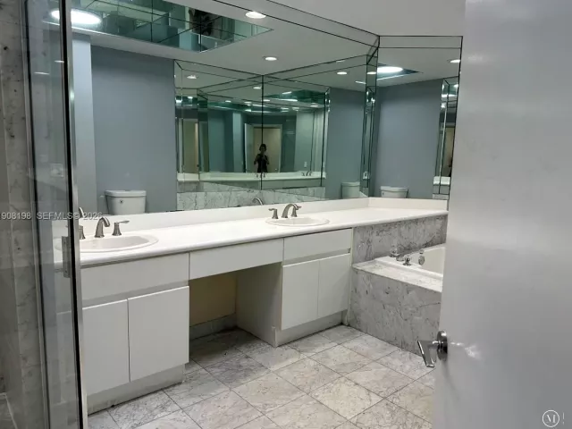 2-bedroom condo for sale in Sunny Isles Beach - 16400 Collins Ave 2342 - MondialRealty