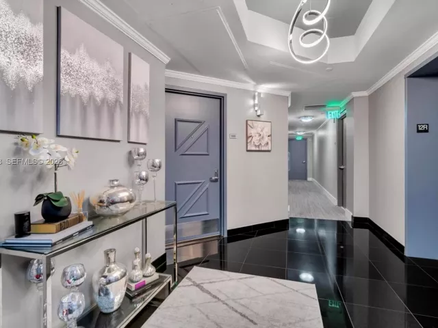 1-bedroom condo for sale in Fort Lauderdale - 333 Las Olas Way 1208 - MondialRealty