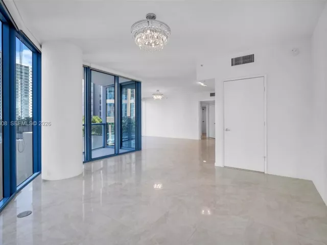 1-bedroom condo for sale in Fort Lauderdale - 333 Las Olas Way 1208 - MondialRealty