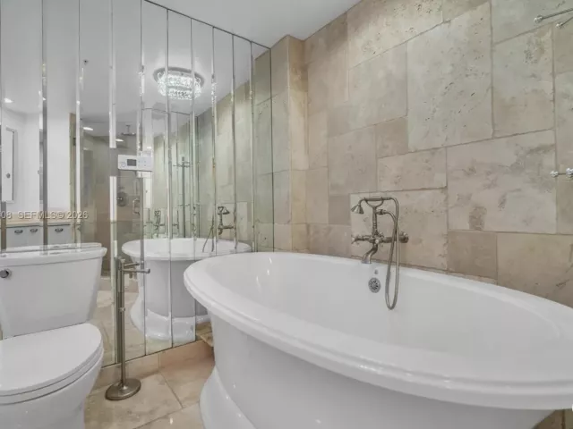 1-bedroom condo for sale in Fort Lauderdale - 333 Las Olas Way 1208 - MondialRealty