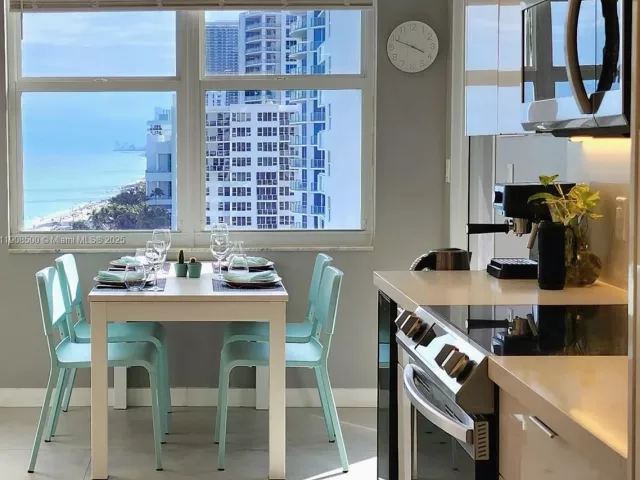 2-bedroom condo for rent in Hollywood - 2751 S Ocean Dr 1406S - MondialRealty