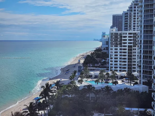 2-bedroom condo for rent in Hollywood - 2751 S Ocean Dr 1406S - MondialRealty