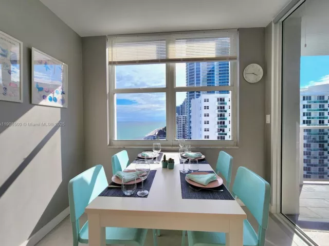 2-bedroom condo for rent in Hollywood - 2751 S Ocean Dr 1406S - MondialRealty