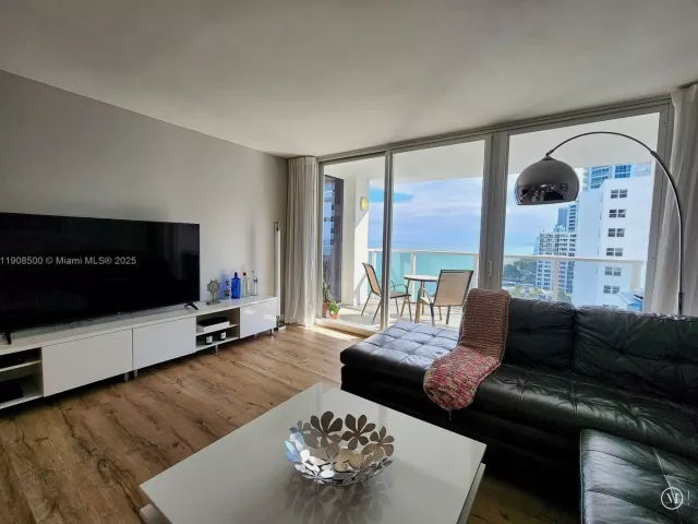 2-bedroom condo for rent in Hollywood - 2751 S Ocean Dr 1406S - MondialRealty