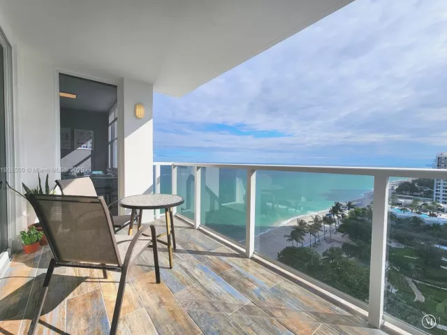 2-bedroom condo for rent in Hollywood - 2751 S Ocean Dr 1406S - MondialRealty