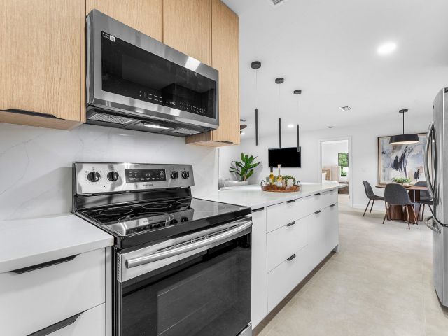 Home for sale at 608 SE 2nd Avenue - photo 6764751