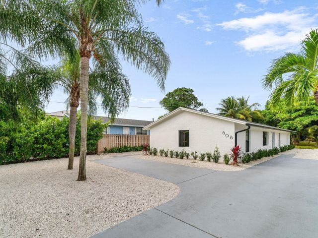 Home for sale at 608 SE 2nd Avenue - photo 6764767