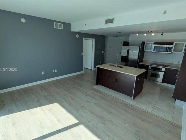 Apartment for sale  Unit #4007 - photo 7444789