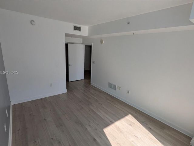 Apartment for sale  Unit #4007 - photo 7444795