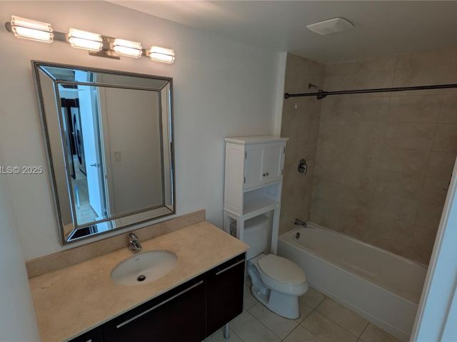 Apartment for sale  Unit #4007 - photo 7444797