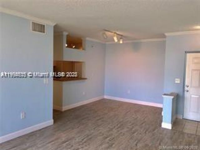 1-bedroom condo for rent in Sunny Isles Beach - 17125 N Bay Rd 3601 - MondialRealty