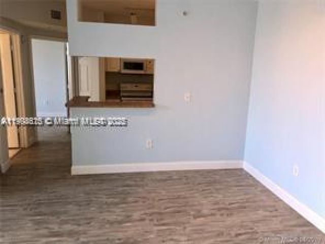 1-bedroom condo for rent in Sunny Isles Beach - 17125 N Bay Rd 3601 - MondialRealty