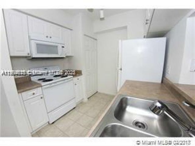 1-bedroom condo for rent in Sunny Isles Beach - 17125 N Bay Rd 3601 - MondialRealty