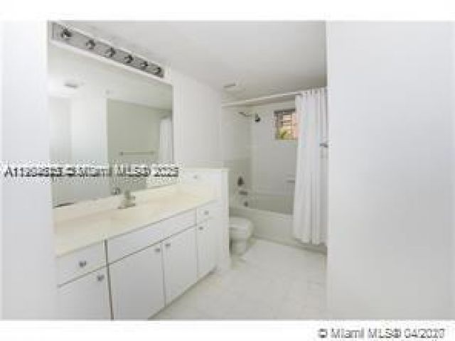 1-bedroom condo for rent in Sunny Isles Beach - 17125 N Bay Rd 3601 - MondialRealty