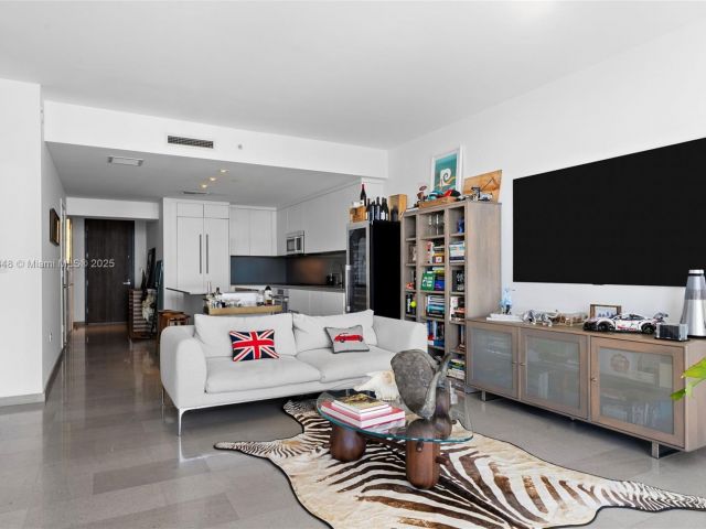 Apartment for sale  Unit #2505 - photo 6745223