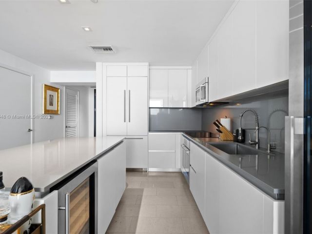 Apartment for sale  Unit #2505 - photo 6745224