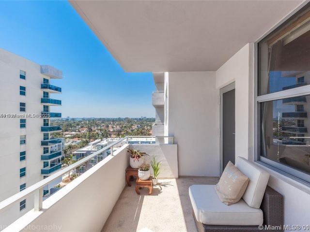 1-bedroom condo for rent in Surfside - 9225 Collins Ave 1006 - MondialRealty