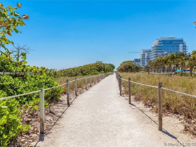 1-bedroom condo for rent in Surfside - 9225 Collins Ave 1006 - MondialRealty